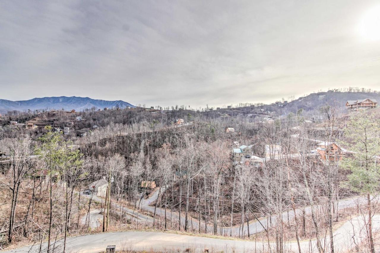 Smoky Mountain Hideaway With Hot Tub, Deck And Views! Villa Gatlinburg Kültér fotó